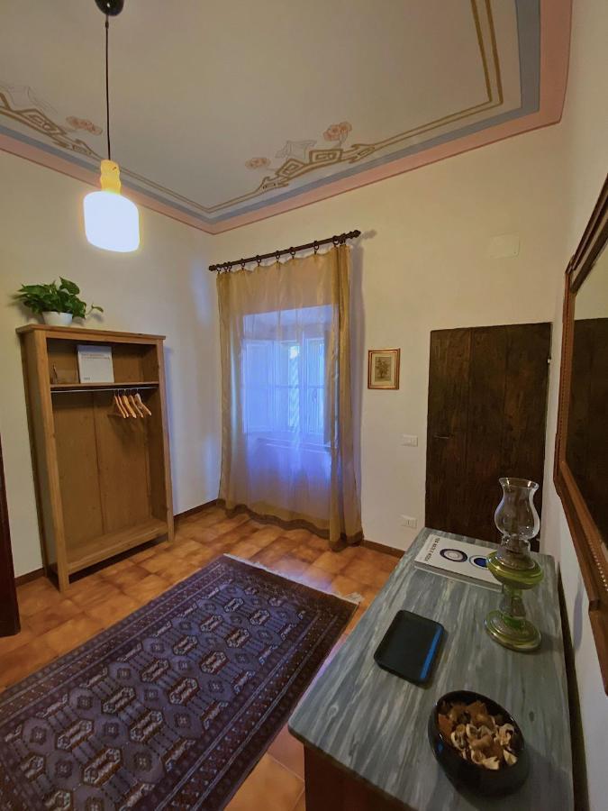 Palazzo De Luigi Apartment Volterra Bagian luar foto