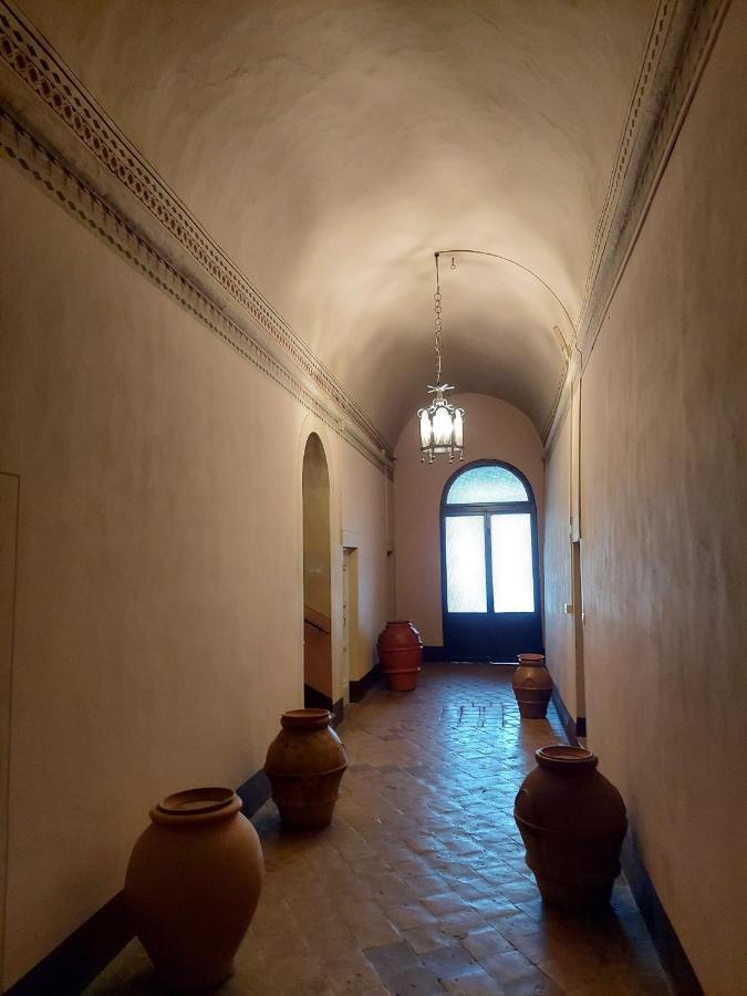 Palazzo De Luigi Apartment Volterra Bagian luar foto