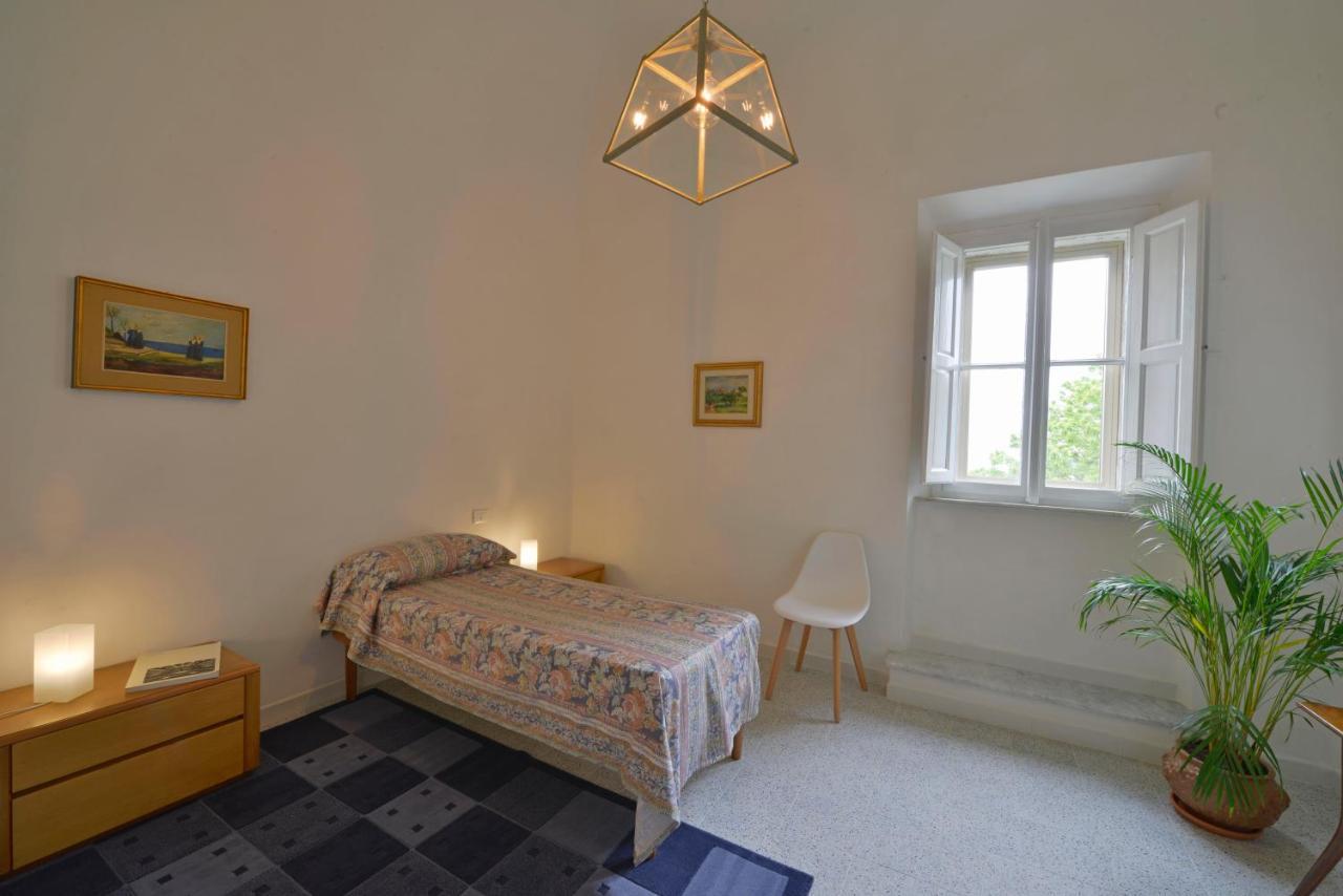 Palazzo De Luigi Apartment Volterra Bagian luar foto