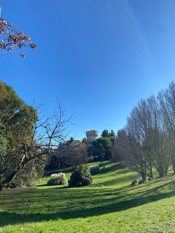 Palazzo De Luigi Apartment Volterra Bagian luar foto